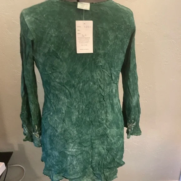India Boutique Green and White Tunic Top - Picture 2 of 3